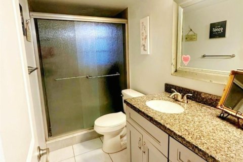 Condo in Coral Springs, Florida, 2 bedrooms  № 2245294 - photo 13
