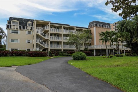 Condo in Coral Springs, Florida, 2 bedrooms  № 2245294 - photo 15