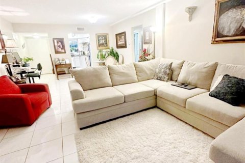 Condo in Coral Springs, Florida, 2 bedrooms  № 2245294 - photo 5