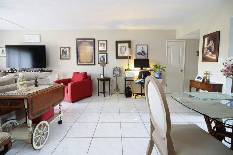 Condo in Coral Springs, Florida, 2 bedrooms  № 2245294 - photo 6