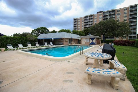 Condo in Coral Springs, Florida, 2 bedrooms  № 2245294 - photo 18