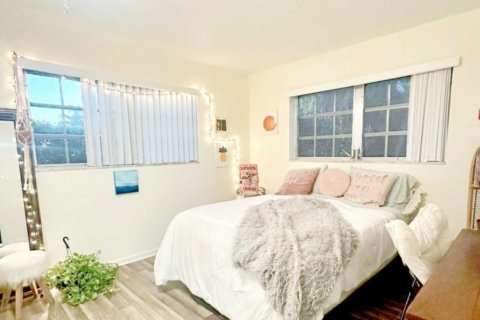 Condo in Coral Springs, Florida, 2 bedrooms  № 2245294 - photo 12