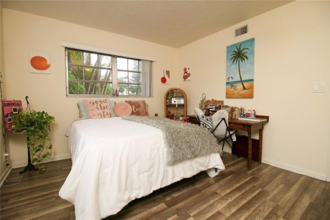 Condo in Coral Springs, Florida, 2 bedrooms  № 2245294 - photo 11