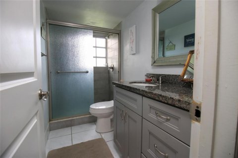 Condo in Coral Springs, Florida, 2 bedrooms  № 2245294 - photo 14