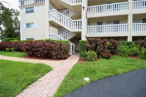 Condo in Coral Springs, Florida, 2 bedrooms  № 2245294 - photo 16