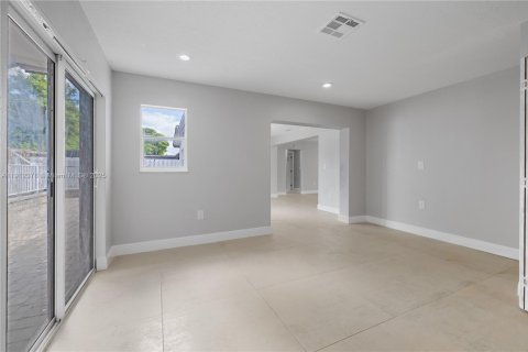 Villa ou maison à vendre à Miramar, Floride: 3 chambres, 177.81 m2 № 1969795 - photo 19