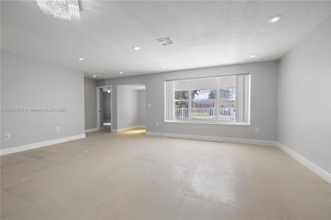 Villa ou maison à vendre à Miramar, Floride: 3 chambres, 177.81 m2 № 1969795 - photo 9