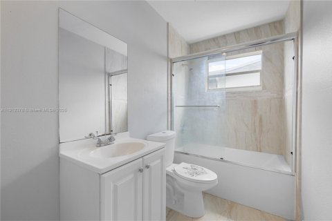 Villa ou maison à vendre à Miramar, Floride: 3 chambres, 177.81 m2 № 1969795 - photo 24