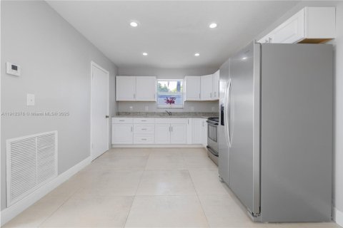 Villa ou maison à vendre à Miramar, Floride: 3 chambres, 177.81 m2 № 1969795 - photo 10