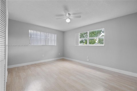 Villa ou maison à vendre à Miramar, Floride: 3 chambres, 177.81 m2 № 1969795 - photo 29