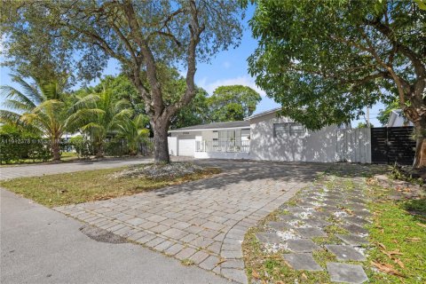 Villa ou maison à vendre à Miramar, Floride: 3 chambres, 177.81 m2 № 1969795 - photo 2