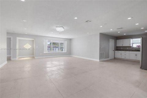 Villa ou maison à vendre à Miramar, Floride: 3 chambres, 177.81 m2 № 1969795 - photo 16