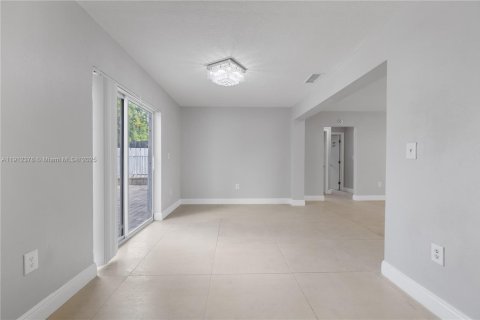 Villa ou maison à vendre à Miramar, Floride: 3 chambres, 177.81 m2 № 1969795 - photo 20