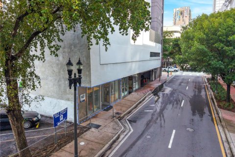 Commercial property in Miami, Florida № 1726486 - photo 17