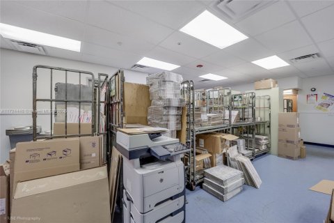 Commercial property in Miami, Florida № 1726486 - photo 10