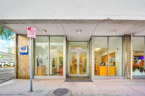 Commercial property in Miami, Florida № 1726486 - photo 1