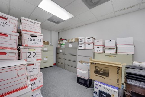 Commercial property in Miami, Florida № 1726486 - photo 15