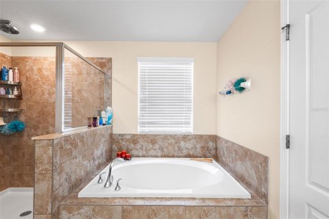 House in Riverview, Florida 4 bedrooms, 238.76 sq.m. № 1767328 - photo 11