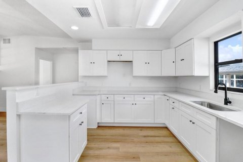 Casa en venta en Lakeland, Florida, 2 dormitorios, 101.45 m2 № 2120921 - foto 13