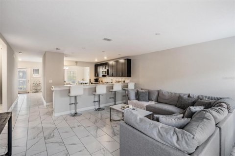 Adosado en venta en Tampa, Florida, 3 dormitorios, 206.8 m2 № 1690759 - foto 8