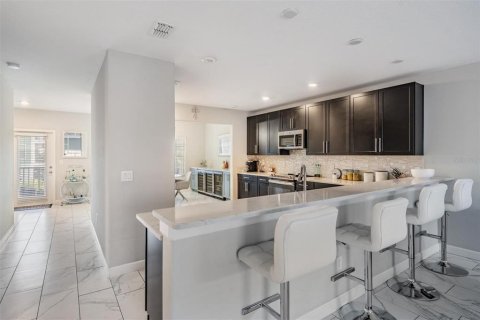 Adosado en venta en Tampa, Florida, 3 dormitorios, 206.8 m2 № 1690759 - foto 9