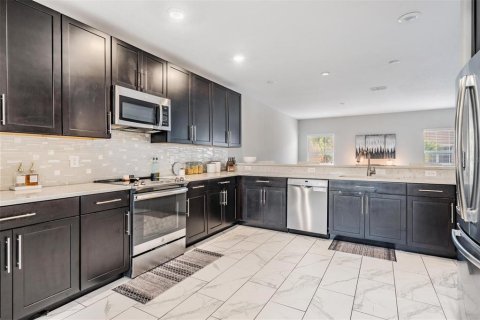 Adosado en venta en Tampa, Florida, 3 dormitorios, 206.8 m2 № 1690759 - foto 13