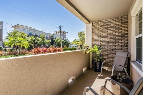 Adosado en venta en Tampa, Florida, 3 dormitorios, 206.8 m2 № 1690759 - foto 2