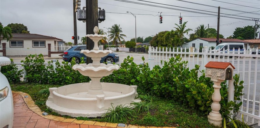 Дом в Хайалиа, Флорида 4 спальни, 220.18м2 № 2001876