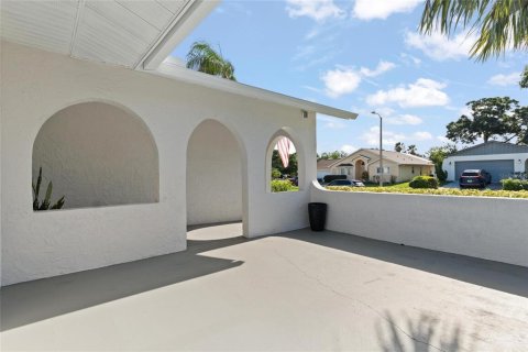 House in Tarpon Springs, Florida 3 bedrooms, 164.62 sq.m. № 2226208 - photo 3