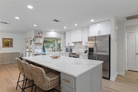 House in Tarpon Springs, Florida 3 bedrooms, 164.62 sq.m. № 2226208 - photo 7