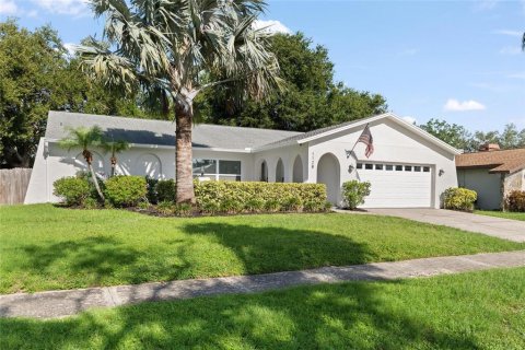 House in Tarpon Springs, Florida 3 bedrooms, 164.62 sq.m. № 2226208 - photo 2