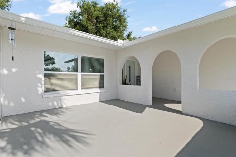 House in Tarpon Springs, Florida 3 bedrooms, 164.62 sq.m. № 2226208 - photo 4