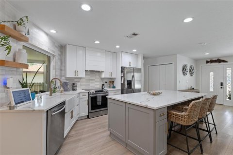 House in Tarpon Springs, Florida 3 bedrooms, 164.62 sq.m. № 2226208 - photo 8