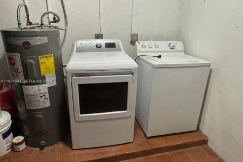 Снять в аренду таунхаус в Майами, Флорида 3 спальни, 138.61м2, № 1992467 - фото 14