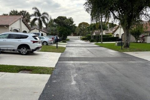 Снять в аренду таунхаус в Майами, Флорида 3 спальни, 138.61м2, № 1992467 - фото 19