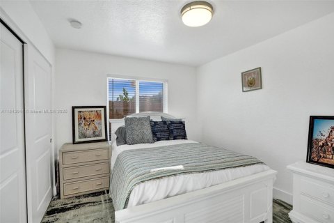 House in Oakland Park, Florida 3 bedrooms, 119.84 sq.m. № 1844115 - photo 6