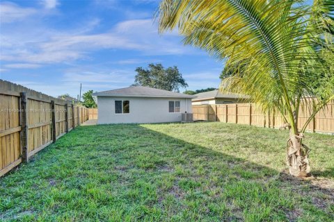 House in Oakland Park, Florida 3 bedrooms, 119.84 sq.m. № 1844115 - photo 26