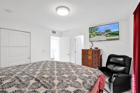 House in Oakland Park, Florida 3 bedrooms, 119.84 sq.m. № 1844115 - photo 14