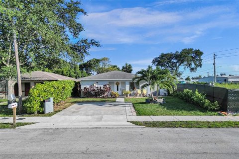 House in Oakland Park, Florida 3 bedrooms, 119.84 sq.m. № 1844115 - photo 29