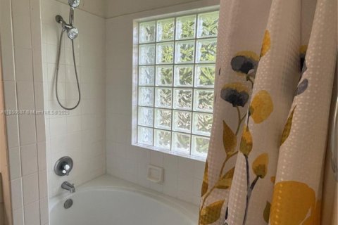 Купить виллу или дом в Корал-Спрингс, Флорида 3 спальни, 127.37м2, № 1855308 - фото 8