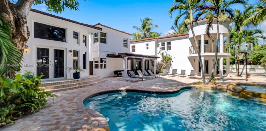 Дом в Майами, Флорида 7 спален, 584.17м2 № 2016726