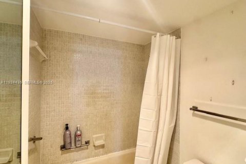 Condo in Aventura, Florida, 1 bedroom  № 2082897 - photo 14