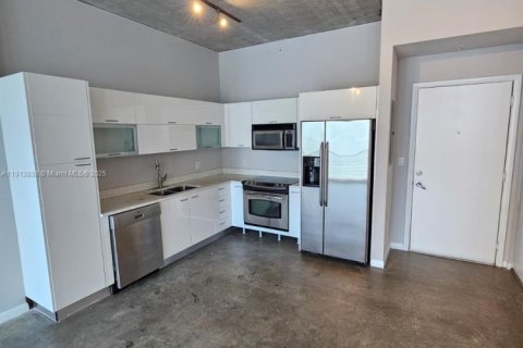 Condominio en alquiler en Miami, Florida, 1 dormitorio, 60.48 m2 № 1968516 - foto 5