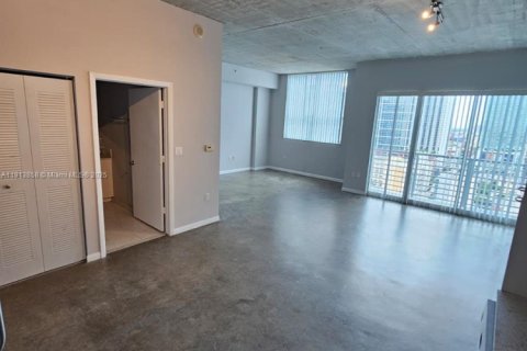 Condominio en alquiler en Miami, Florida, 1 dormitorio, 60.48 m2 № 1968516 - foto 6