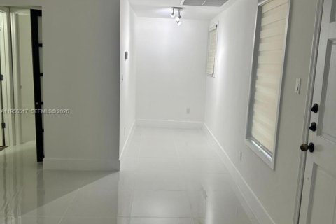 Apartamento en alquiler en Miami Beach, Florida, 1 dormitorio, 56.02 m2 № 2026270 - foto 4