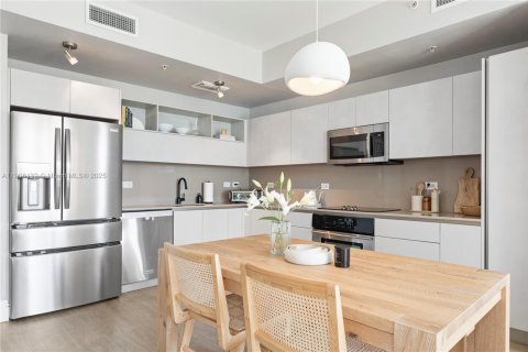 Apartment in Miami, Florida 2 bedrooms, 101.08 sq.m. № 2012679 - photo 11