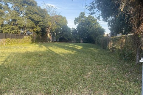 Terreno en venta en Miami, Florida № 1988218 - foto 1