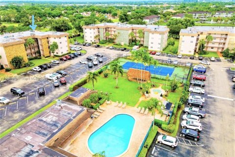 Copropriété à louer à Davie, Floride: 2 chambres, 88.16 m2 № 1947198 - photo 2