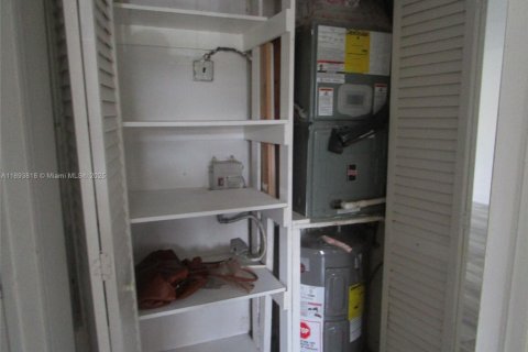 Copropriété à louer à Davie, Floride: 2 chambres, 88.16 m2 № 1947198 - photo 17