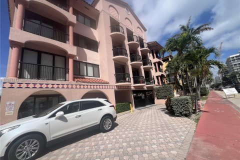 Condo in Surfside, Florida, 2 bedrooms  № 2049383